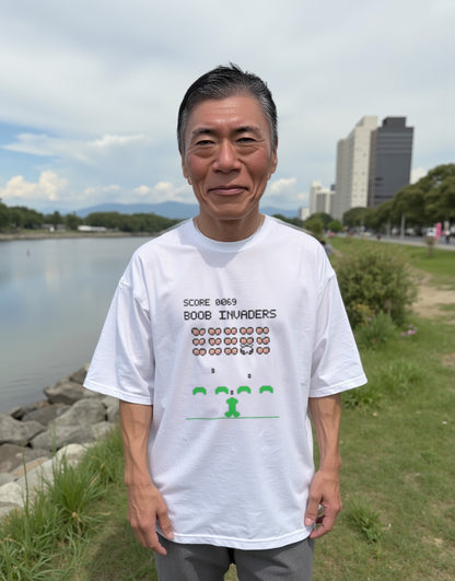 Boob Invaders ホワイト 着用 男性