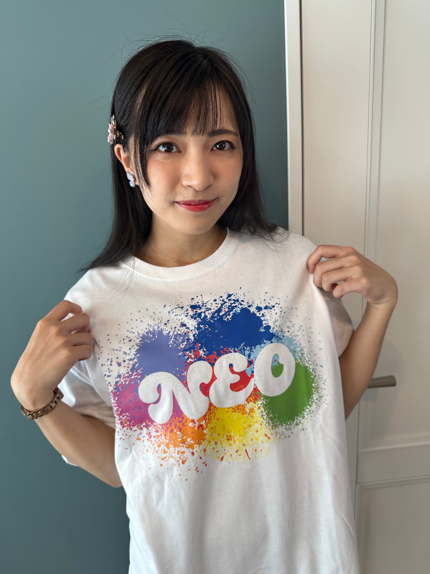 【根尾あかり×NiceAdult】コラボTシャツ_NEO_Rainbow